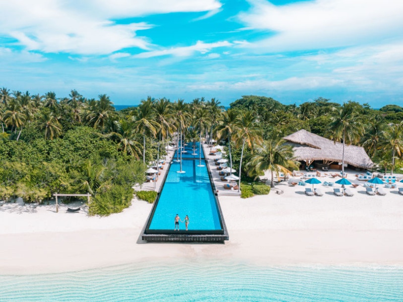 Fairmont Maldives Swimming Pool