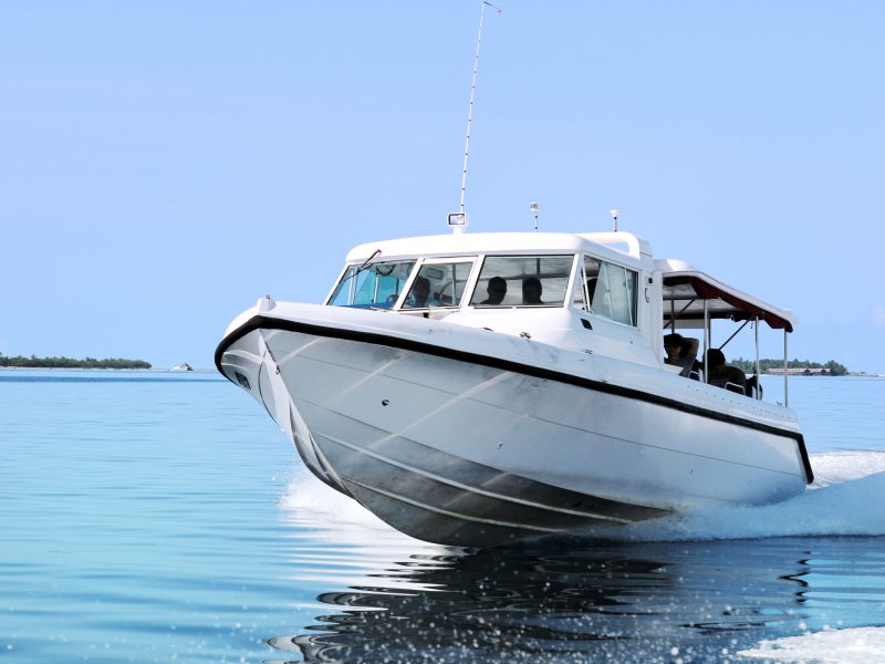 Using a speedboat to reach Rasdhoo