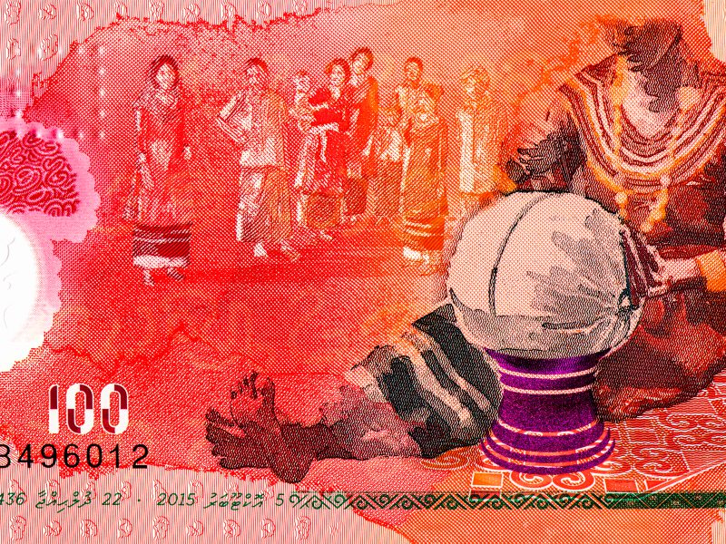 Banknote showing traditional Maldivian clothes